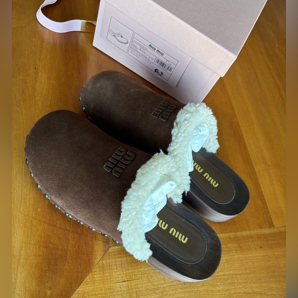 NEW Miu Miu Women’s Cocoa Brown Suede Clogs Italian size 39