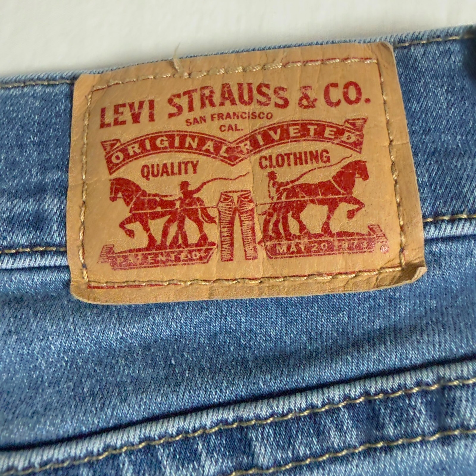 Levi’s 311 Skinny Medium Light Wash Jeans Womens 27 Mid Rise Zipper fly