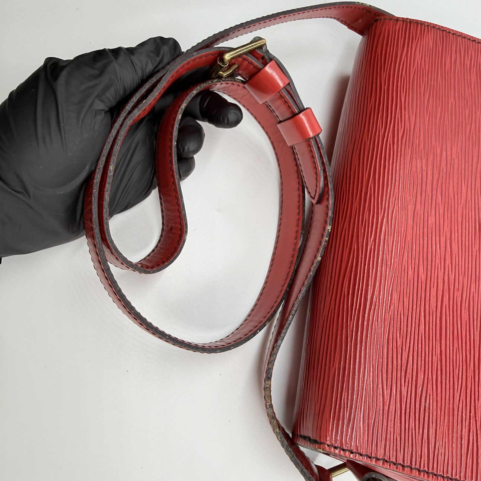 Authentic Louis Vuitton Saint Cloud GM Epi Shoulder Bag