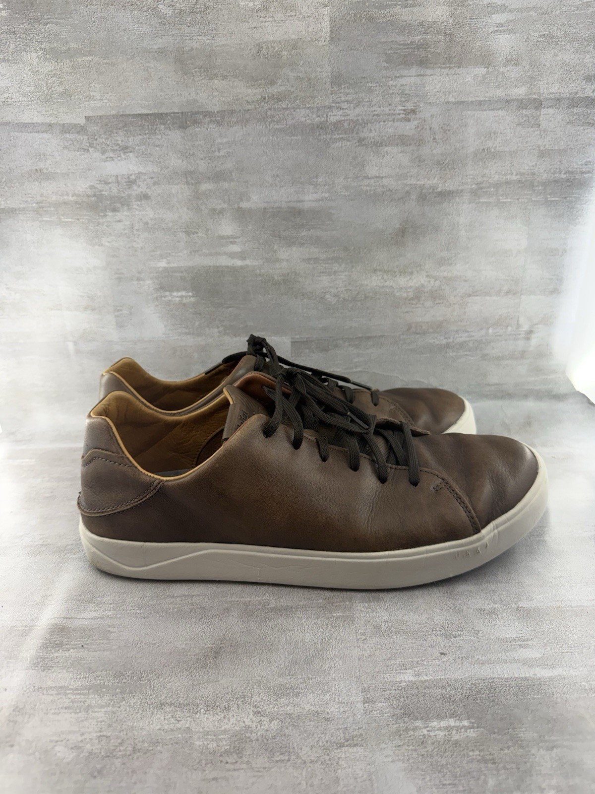 Olukai Lae’ahi Li ‘Ili Men’s Stone Brown Leather Sneakers Sz 12 US M