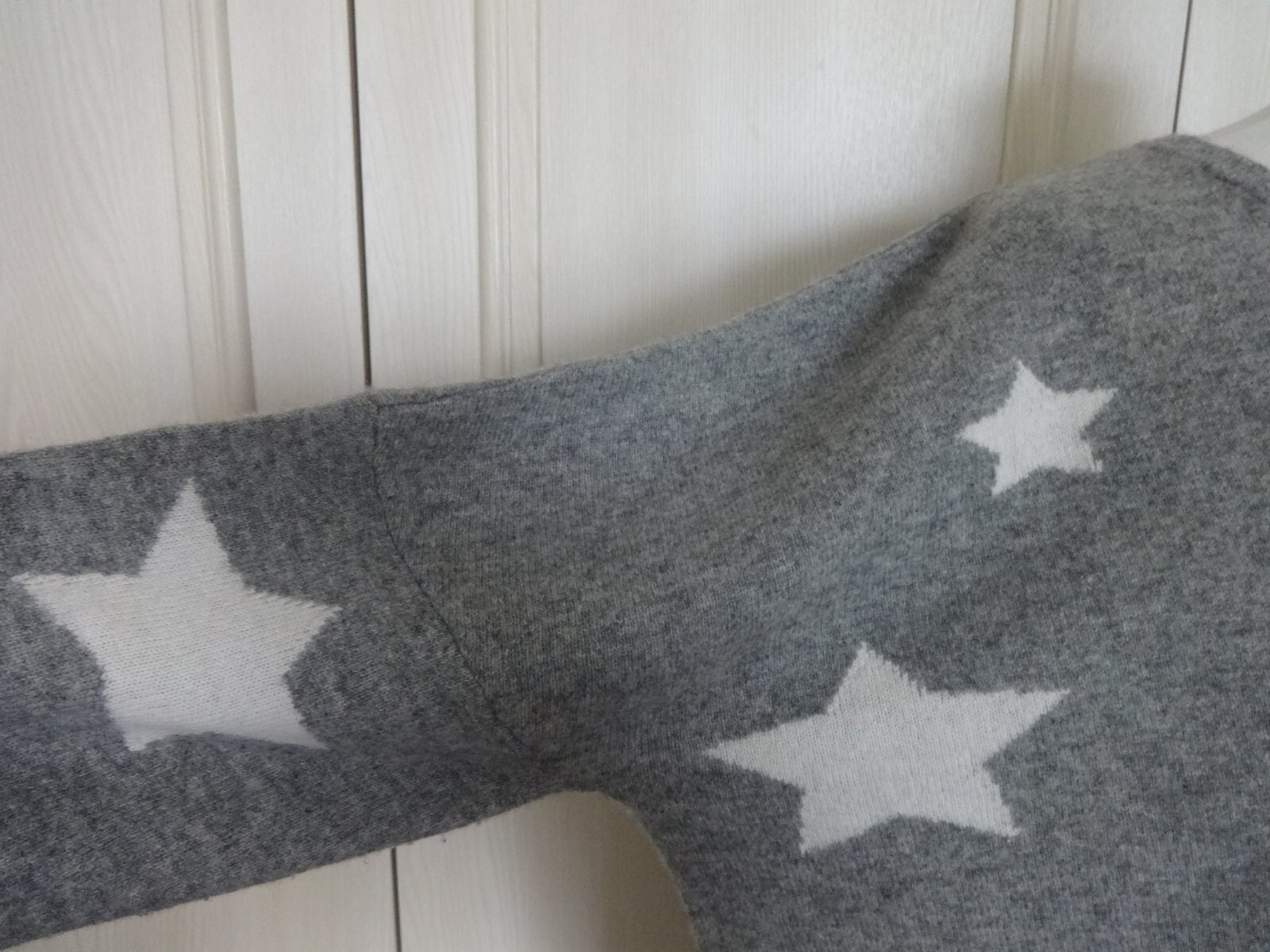 By Iris Cashmere Star Design V Neck Jumper – L