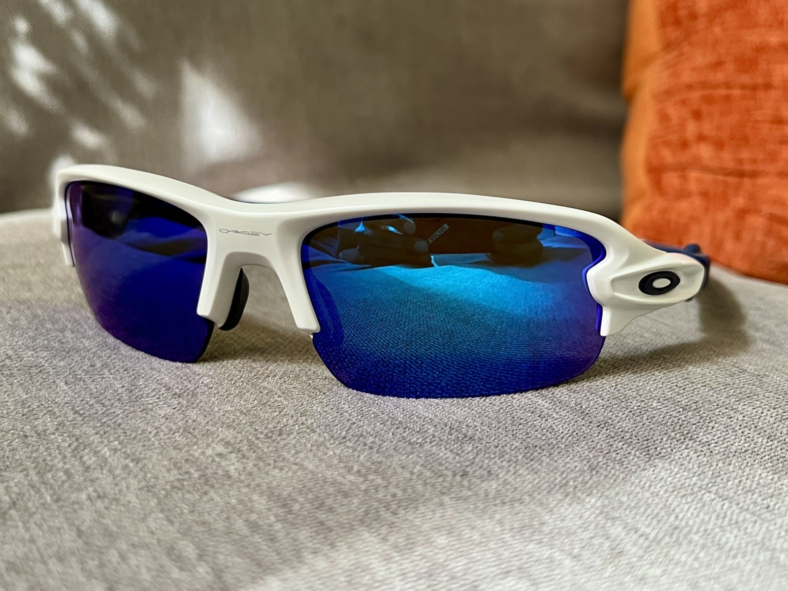 Oakley FLAK XXS YOUTH Matte White PRIZM Sapphire Blue Lens Sunglass OJ9008-07