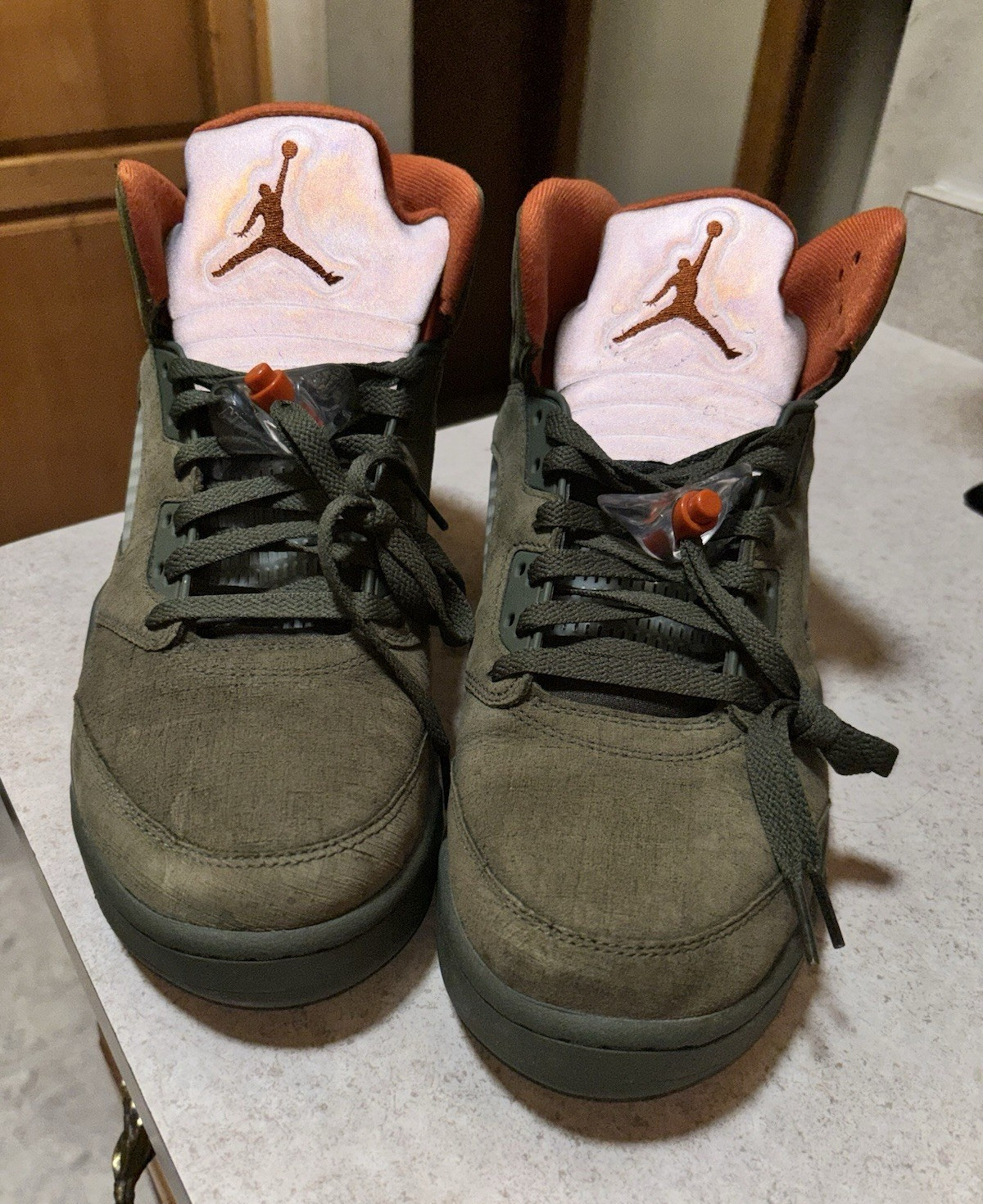 Jordan Air Jordan 5 Men’s Suede Mid Top Sneaker Green/Orange Lace Up