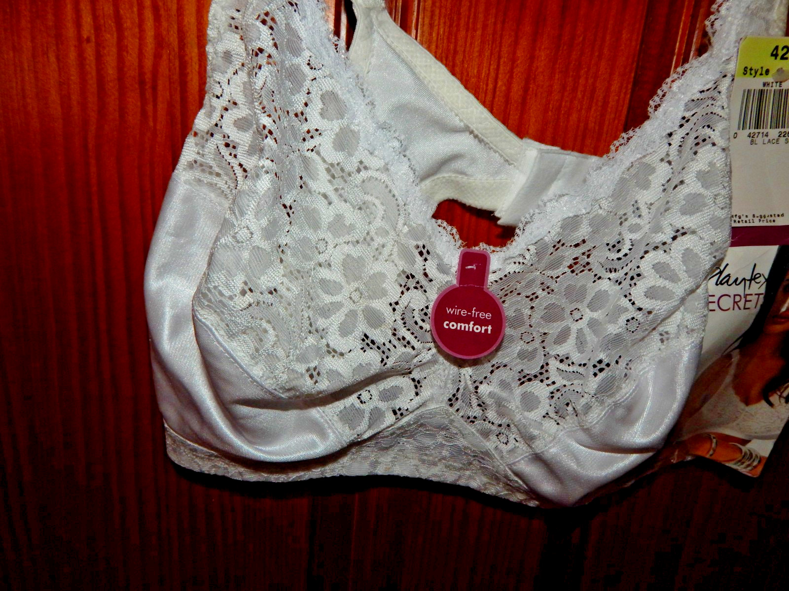 PLAYTEX SECRETS BEAUTIFUL SHAPING LACE BRA, WIRELESS, SIZE 42 B, 4317, NWT