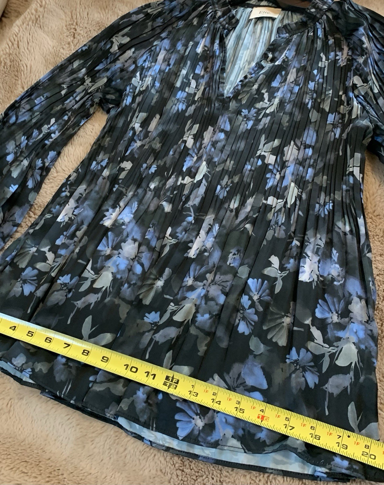Ellie Tahari Top Stretchy XS -Dress Up Or Down (can Fit Up To Medium)