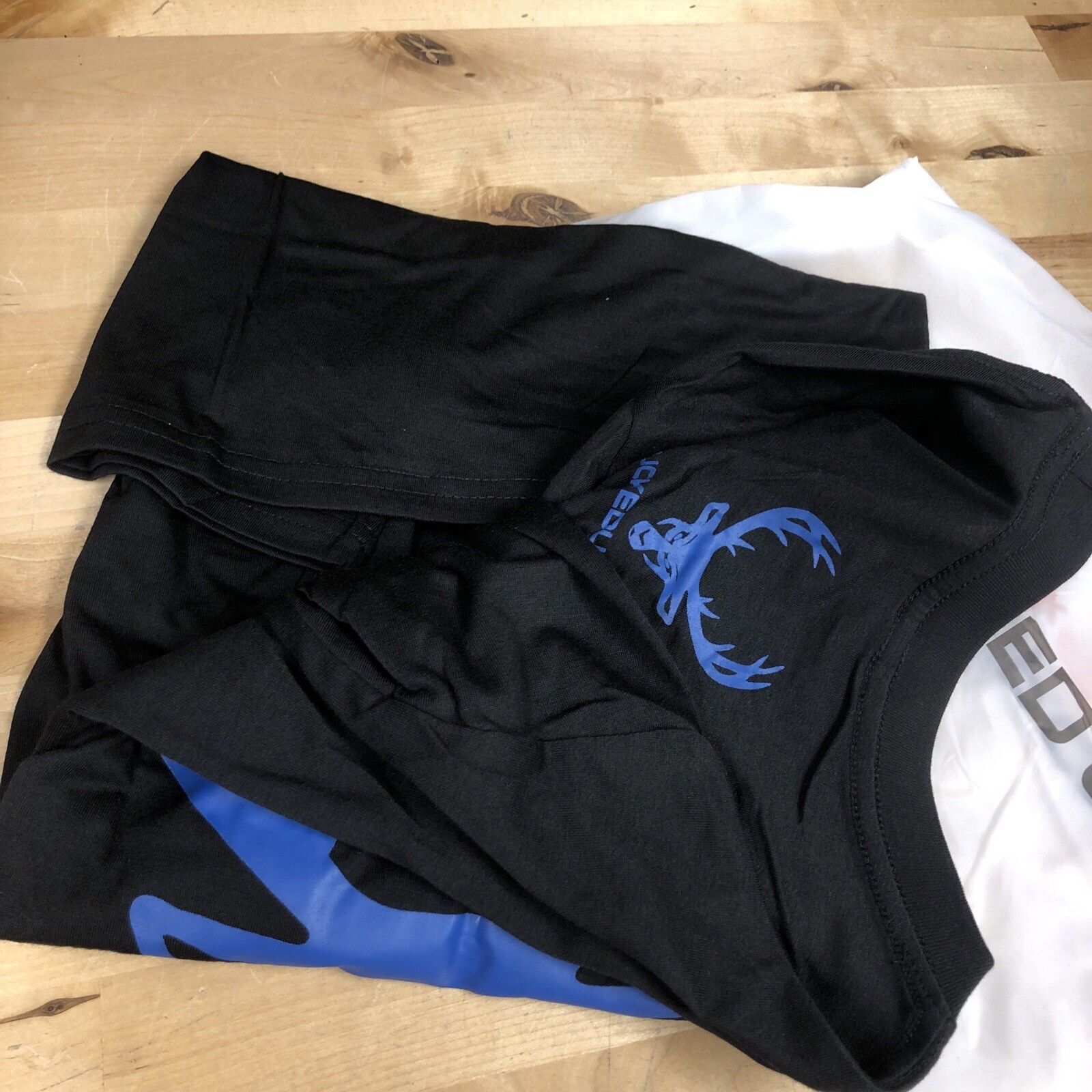 Bucked Up Men’s Flag T Shirt Black Blue Logo Size Large New