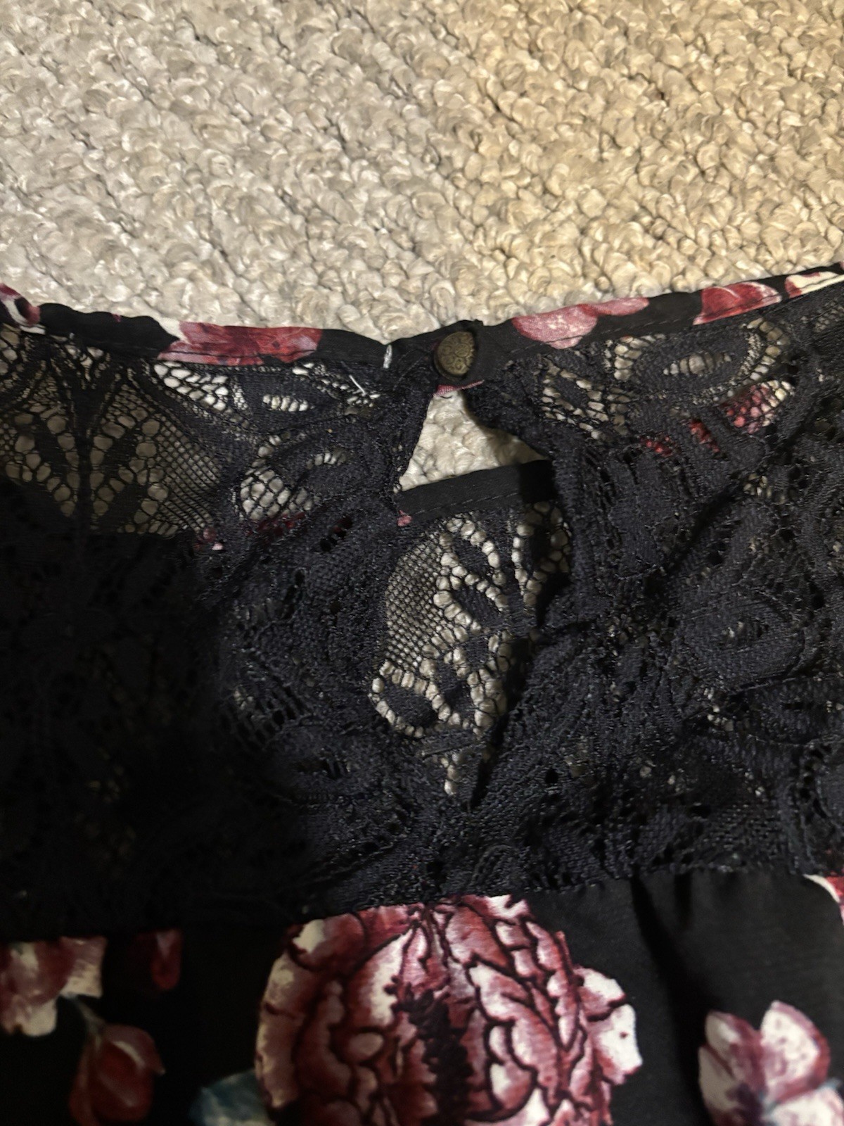 Rewind Women’s Black/Pink Floral Lace V-Neck Long Sleeve Button Blouse