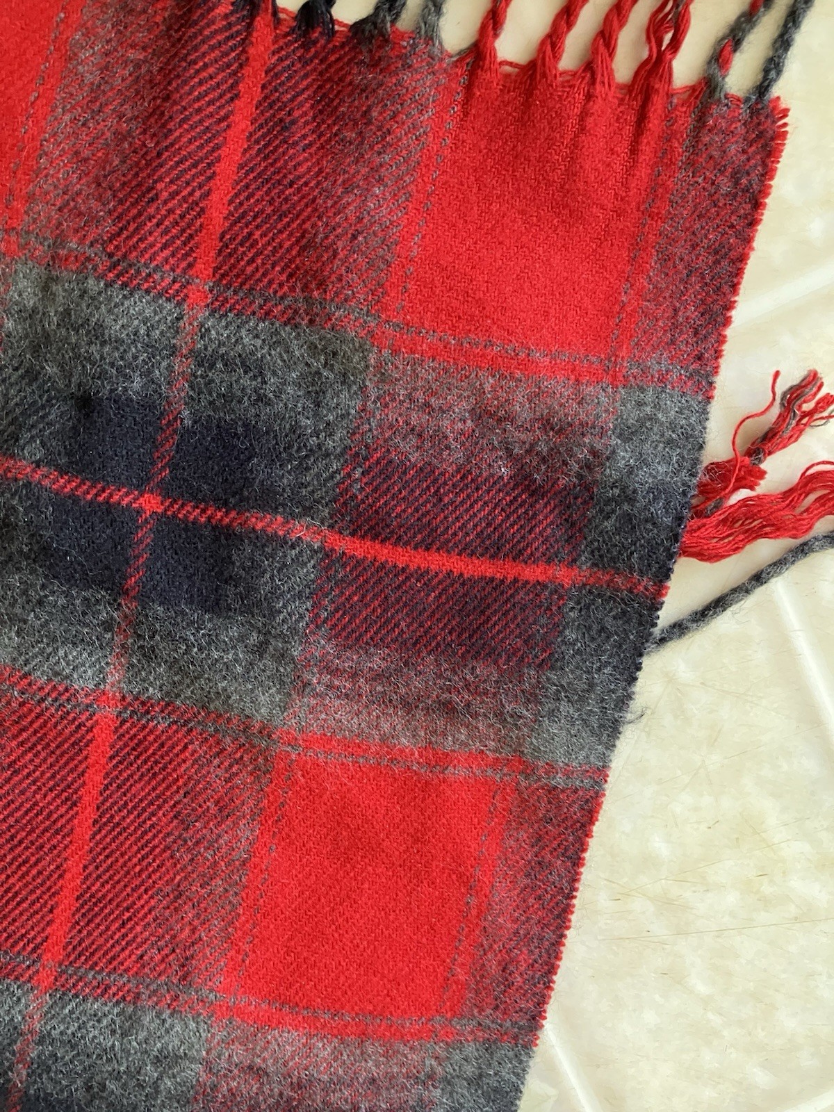 Men’s Women’s Winter Made in Scotland 100% CASHMERE Scarf Red Gray Plaid