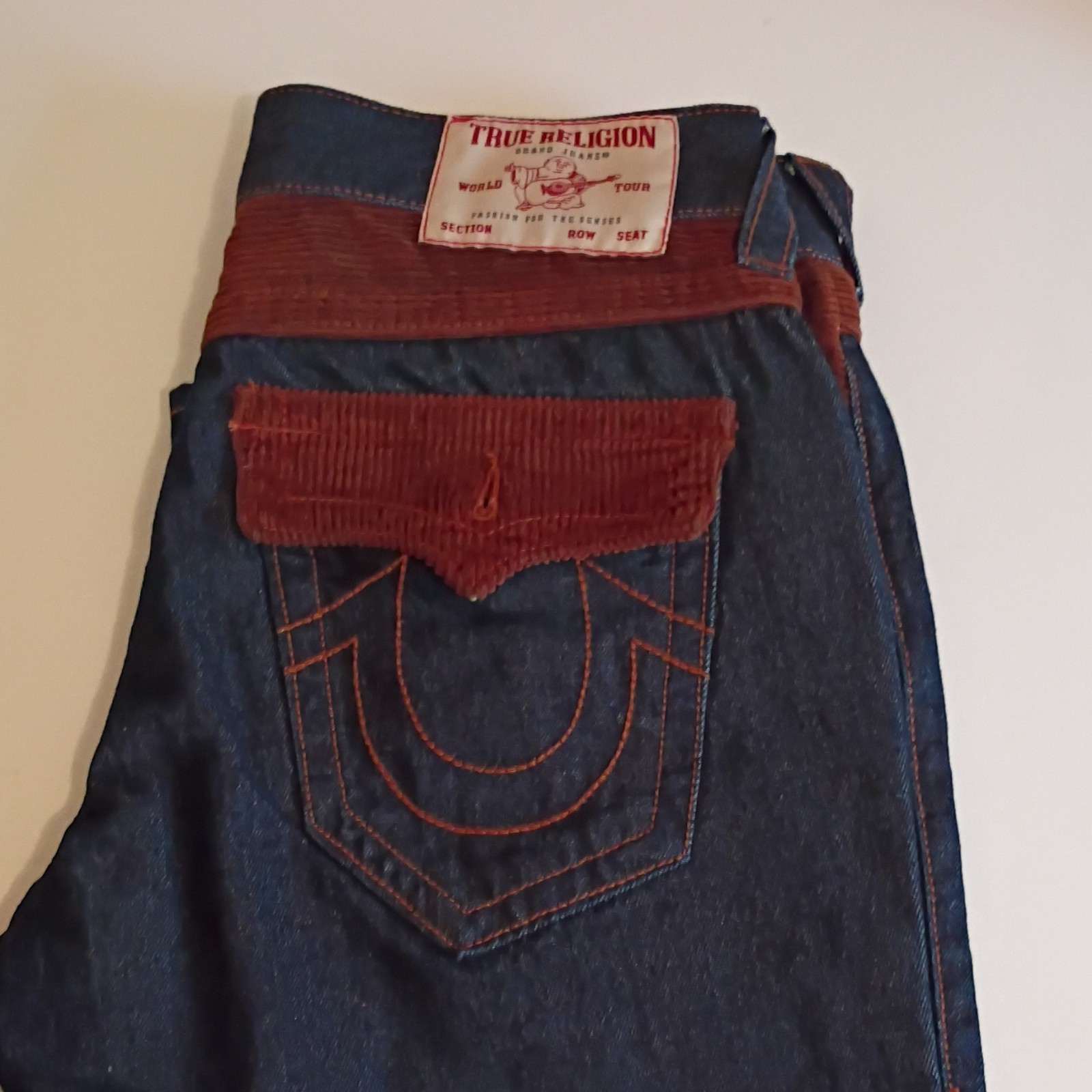 True Religion World Tour Men’s Relaxed Straight Dark Wash Denim Jeans Blue/Red