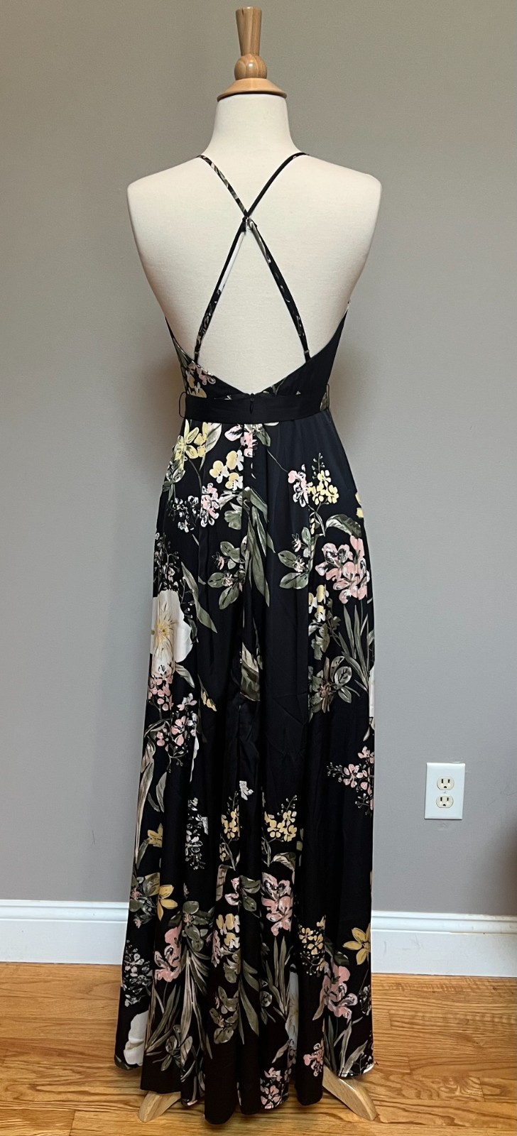 Beautiful Satin Maxi Dress from Lulus – New without tags – XS