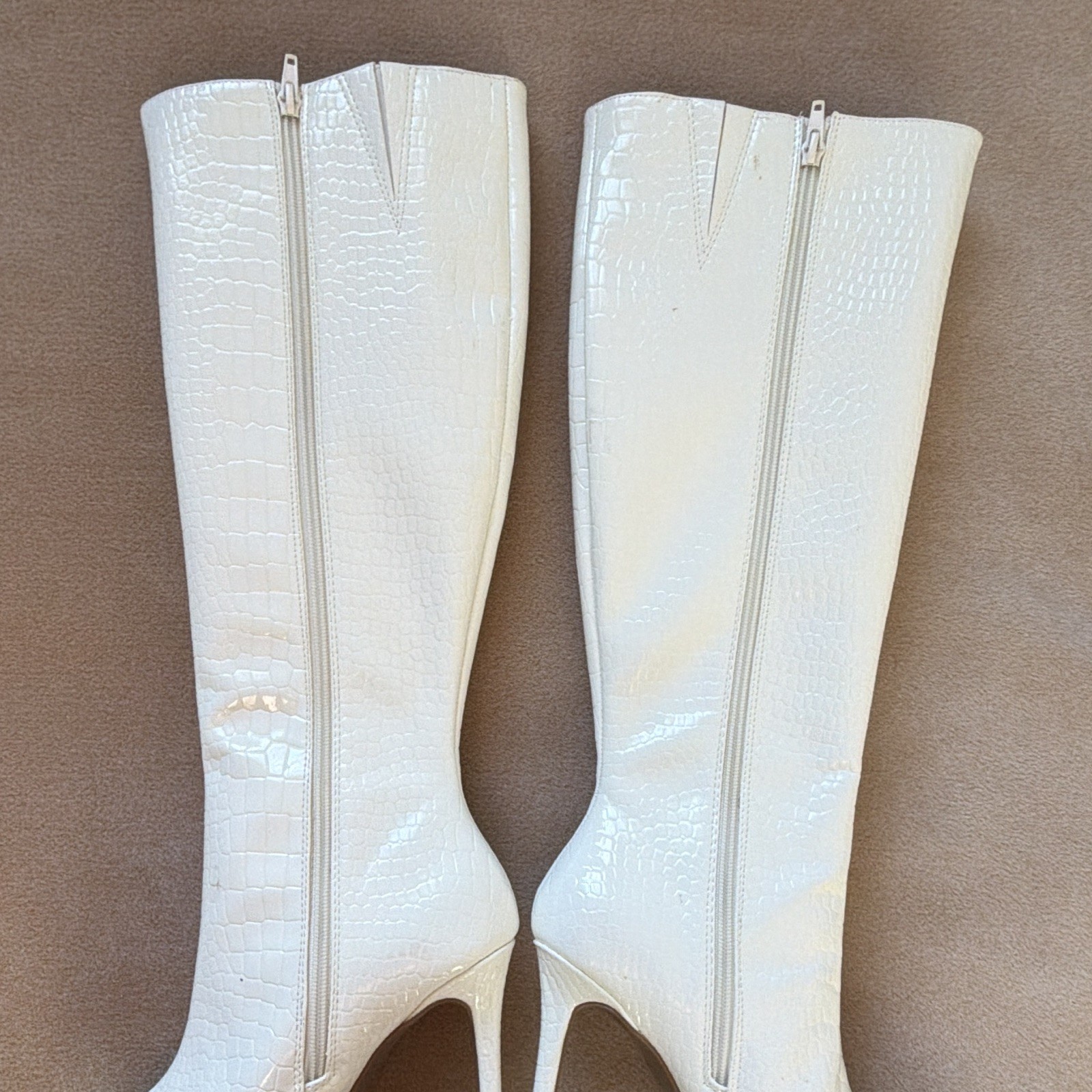 Women’s White Croc Embossed Leather Knee High Stiletto Pointed Toe Zip 6.5