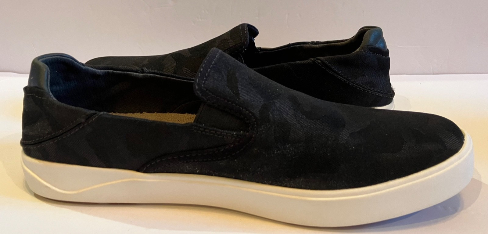 OluKai Lae’Ahi Pa’i Slip On Shoes Lava Rock Black Camo 10444-LRKE Men’s 9.5 NWT