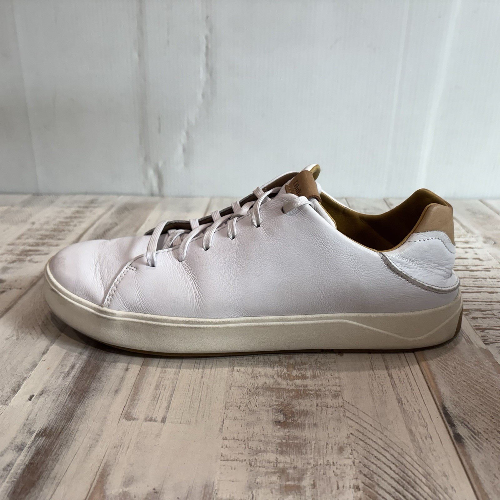 OluKai Lae’ahi Li ‘Ili Shoes Mens Size 11 White Leather Casual Comfort Sneakers