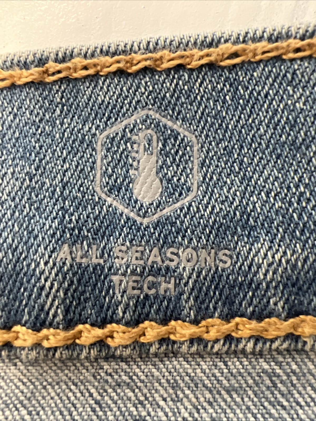 LEVI STRAUSS Men All Seasons Tech 541 Athletic Denim Jeans 33×30 Light Blue Wash