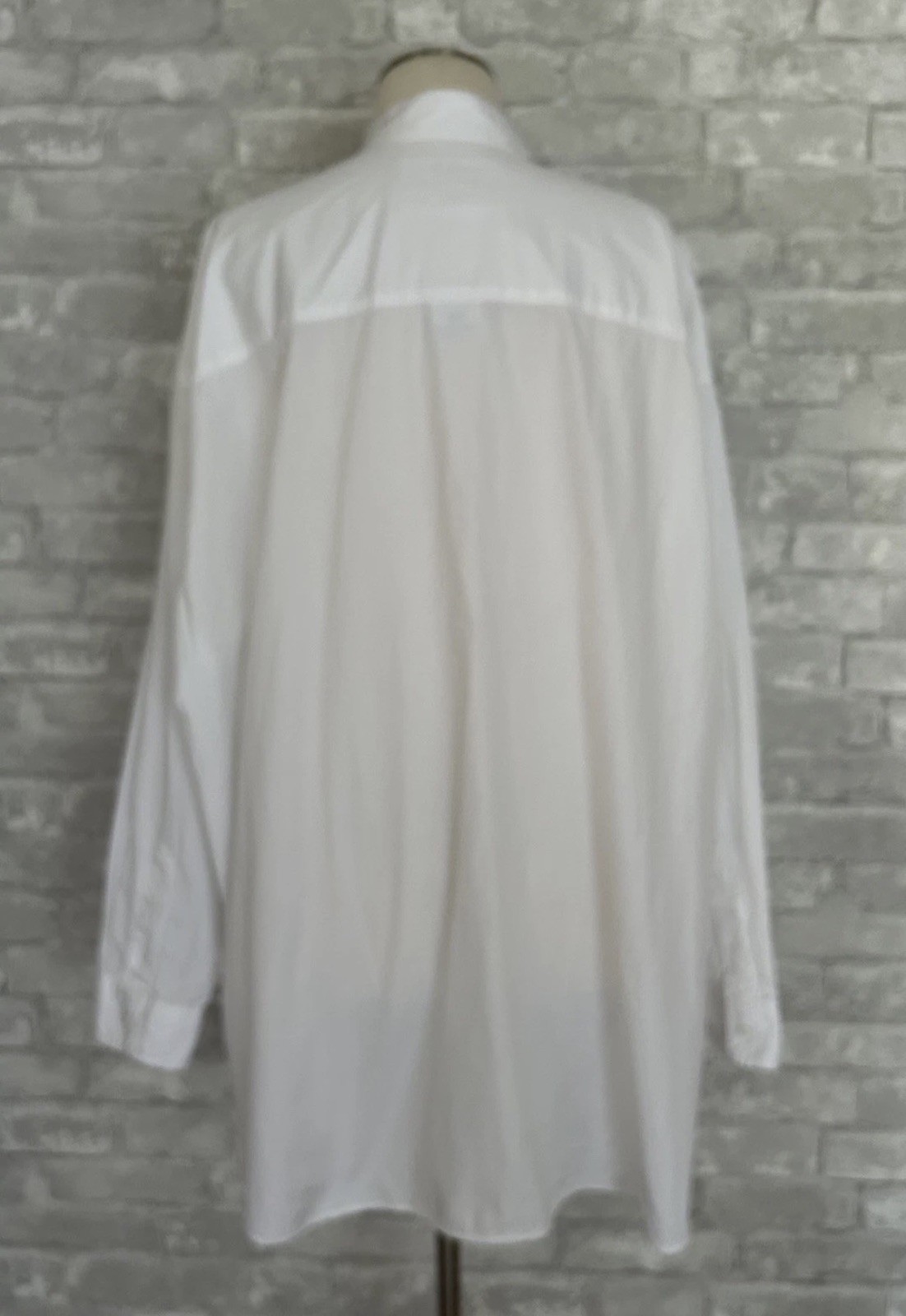 Frank & Eileen Size XL White Victoria Italian Tuxedo Shirt Blouse Button Closure