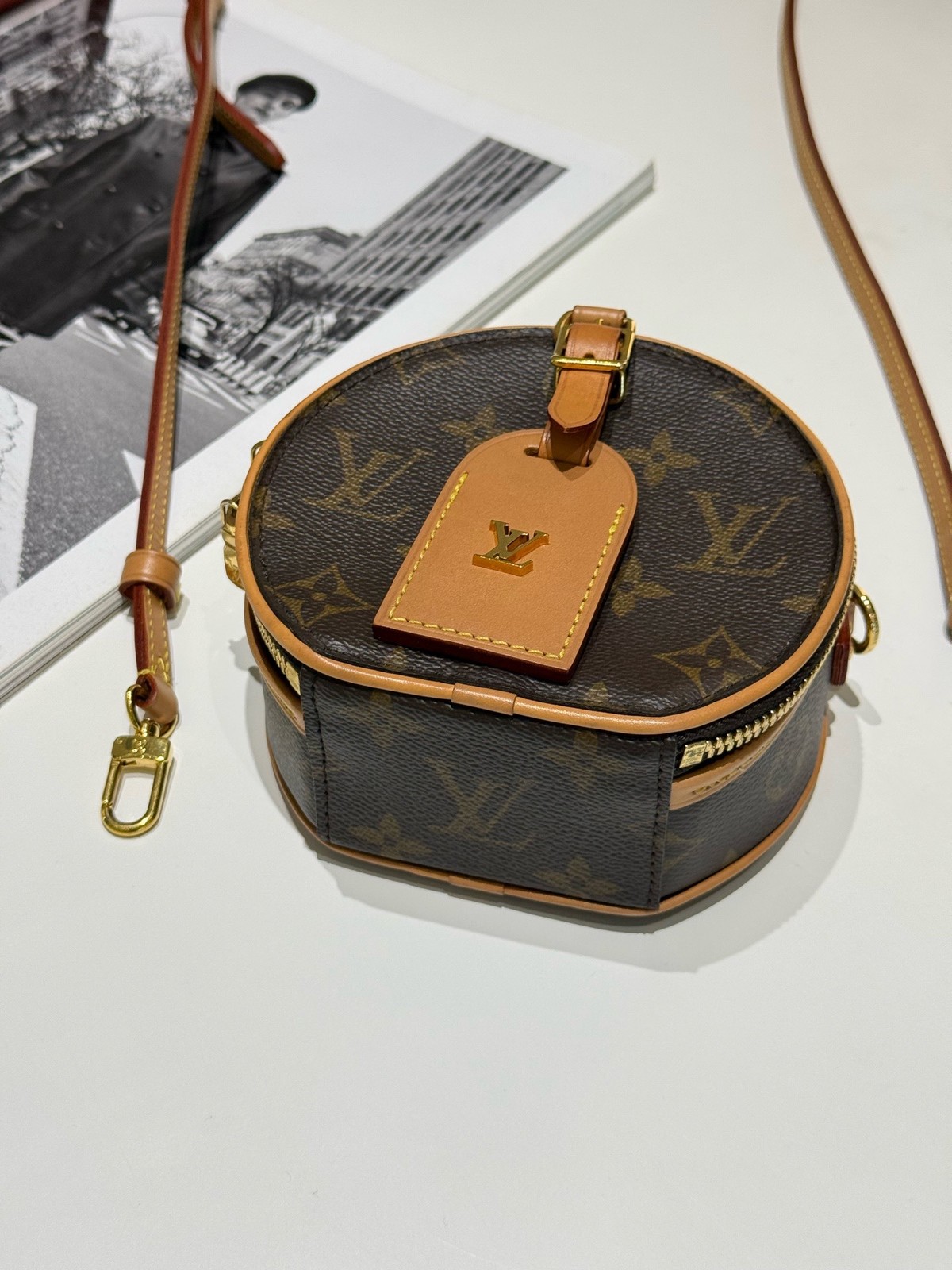 Louis Vuitton Pre-Owned Authentic Round Crossbody Bag Free Tracked Shipping