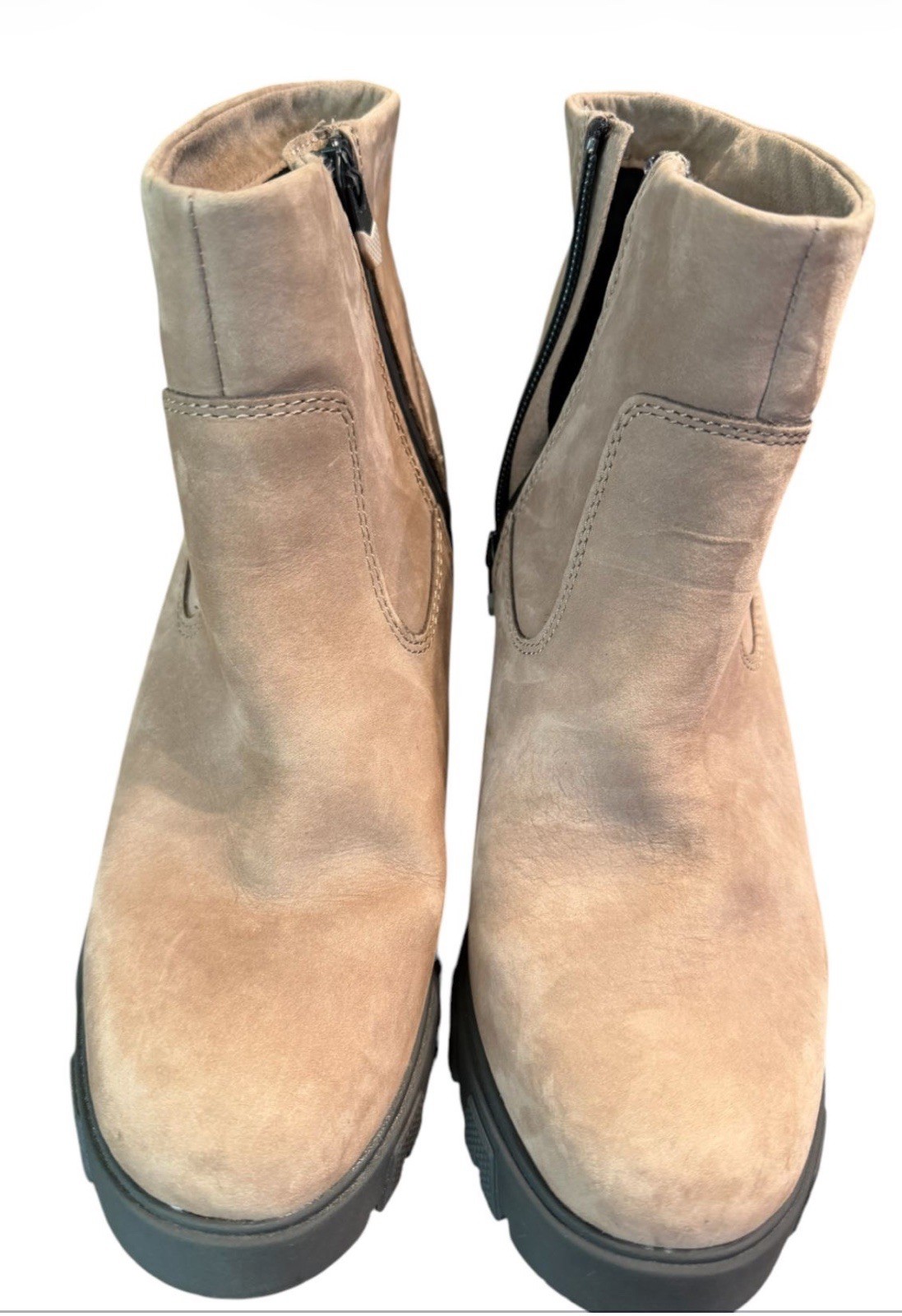 Timberland- Women’s mid zip boot with Defender Repellent Systems