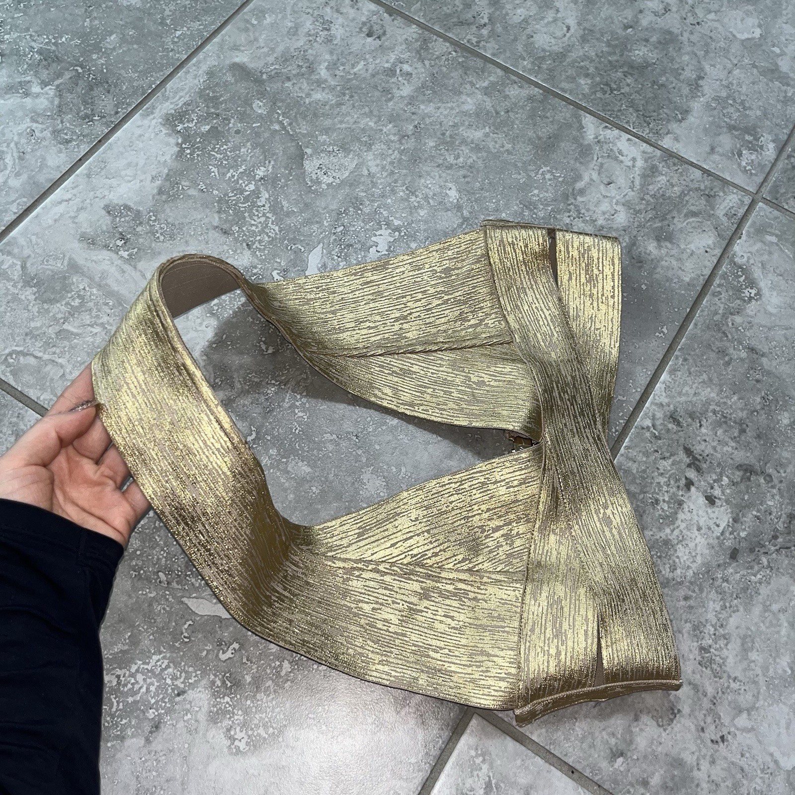 Bella Barnett Narnia Gold Bandage Low Cut Halter Crop Top Metallic Gold M