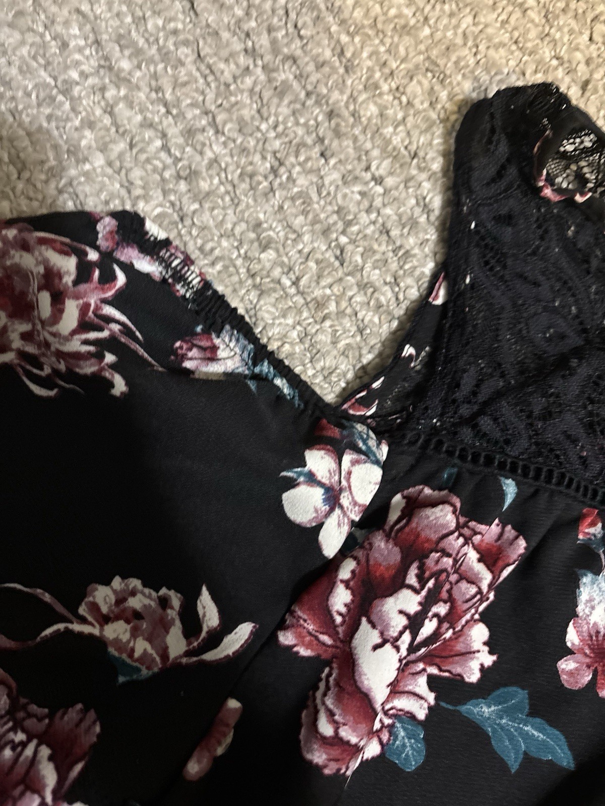 Rewind Women’s Black/Pink Floral Lace V-Neck Long Sleeve Button Blouse