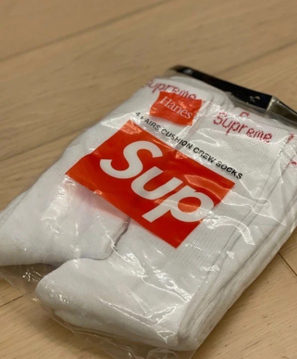 Supreme x Hanes Crew Socks White 4-Pack Size 6-12 New w/ Tags Cotton