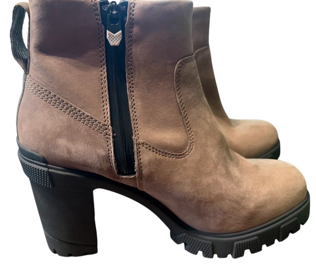 Timberland- Women’s mid zip boot with Defender Repellent Systems