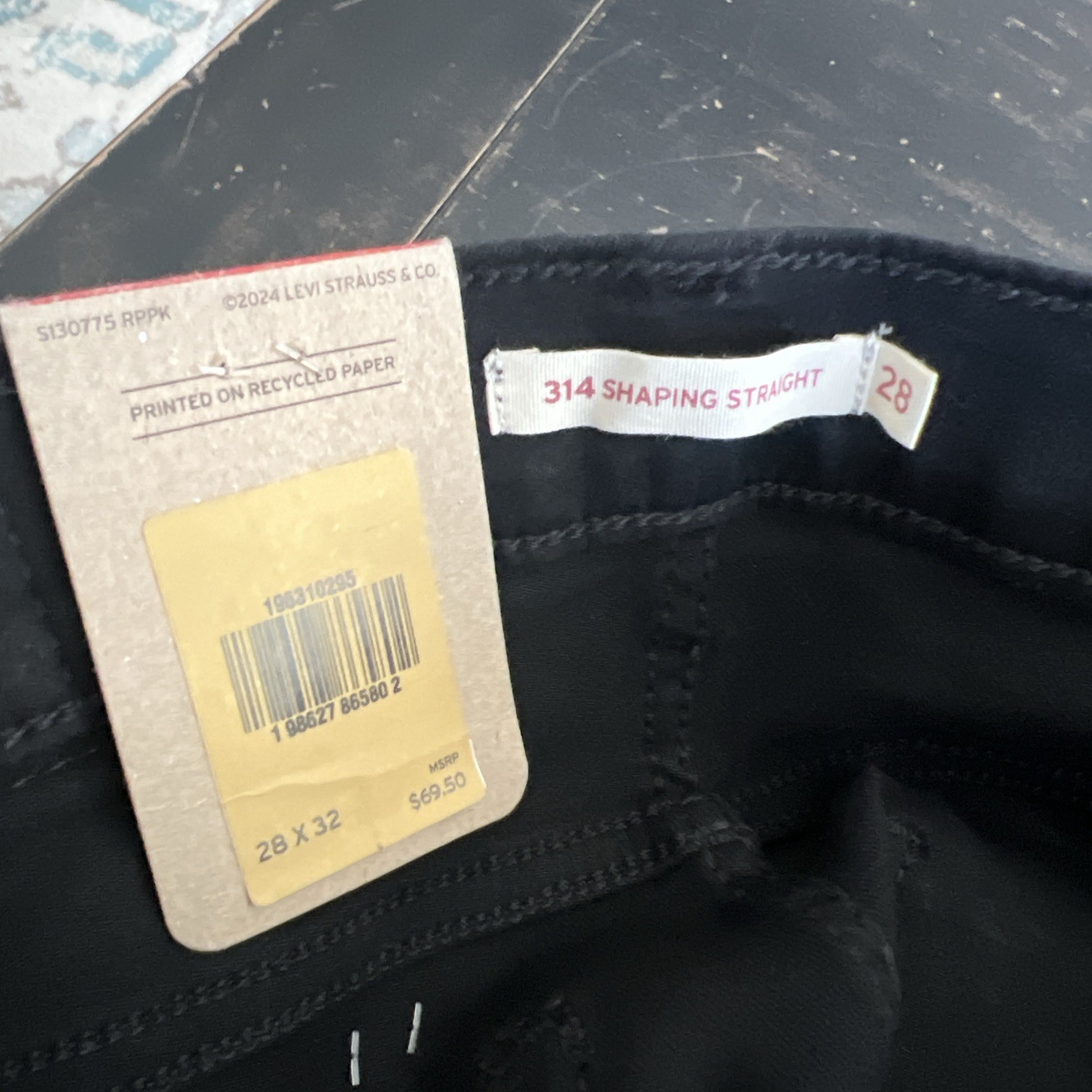 Levi’s Women’s 314 Shaping Straight Mid-Rise Stretch Denim Jean Size 6 28×32