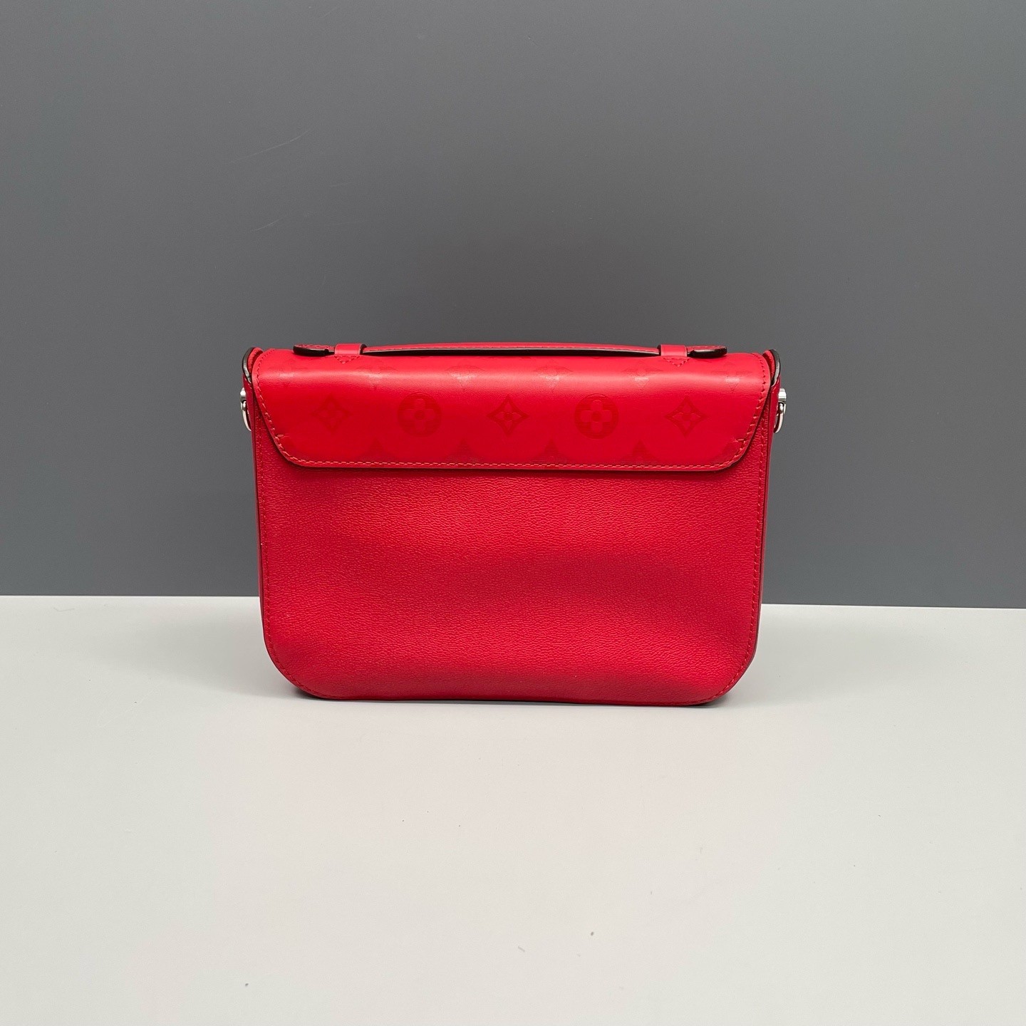 Louis Vuitton Pre-Owned Authentic Messenger Bag Red Silver