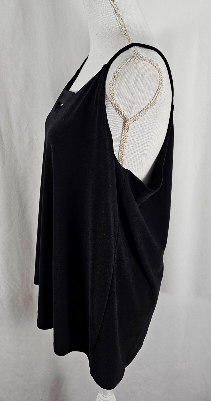 New Bar III Womens Sleeveless Top Black Back Zipper Straps Polyester Spandex 2XL