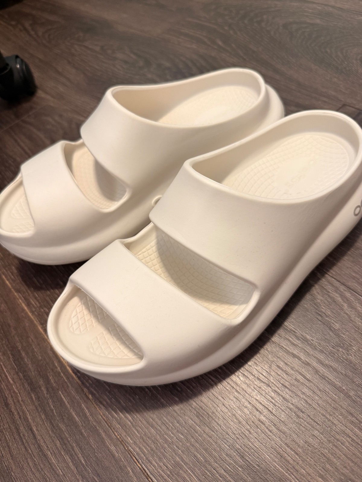 Oofos OOyea Plus Two Strap Sandal – White Chalk – Women’s 10