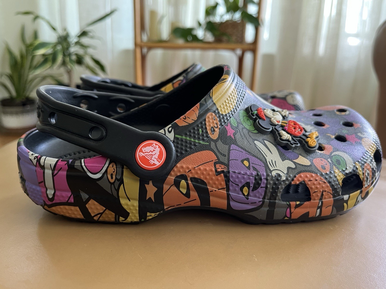 CROCS Classic Disney Theme Parks Halloween Clogs Adult Size Men 4 Women 6 NWT