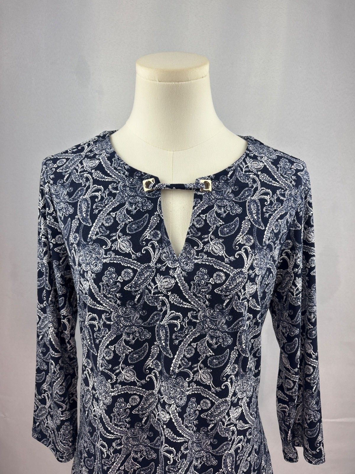 Magnolia Grace Womens Small Blue Paisley Polyester/Spandex Top With Keyhole Deta
