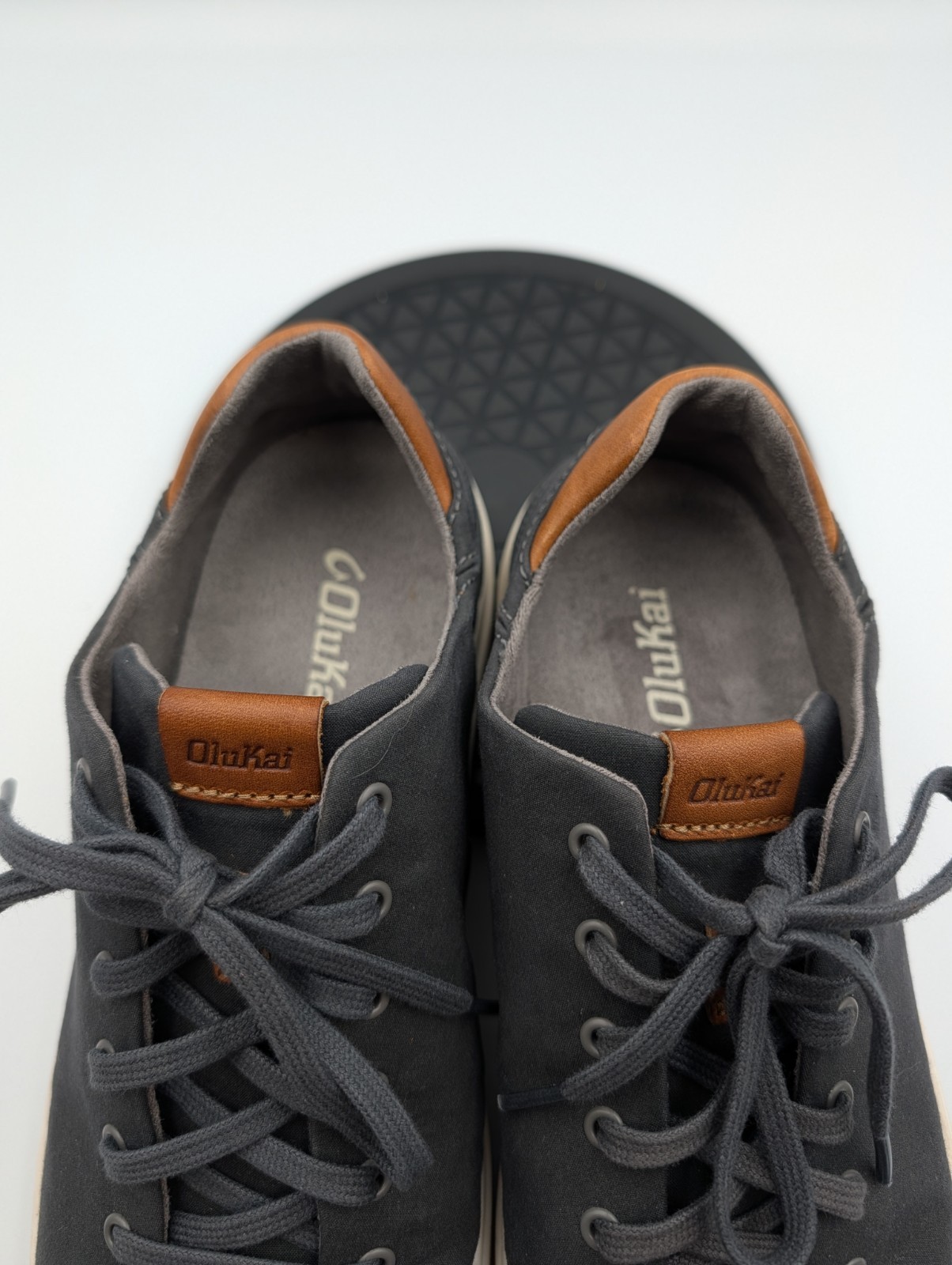 Olukai Lae’ahi Li Men’s Casual Shoes. Size 8.5 (EUR 41.5) Dark Gray Canvas.