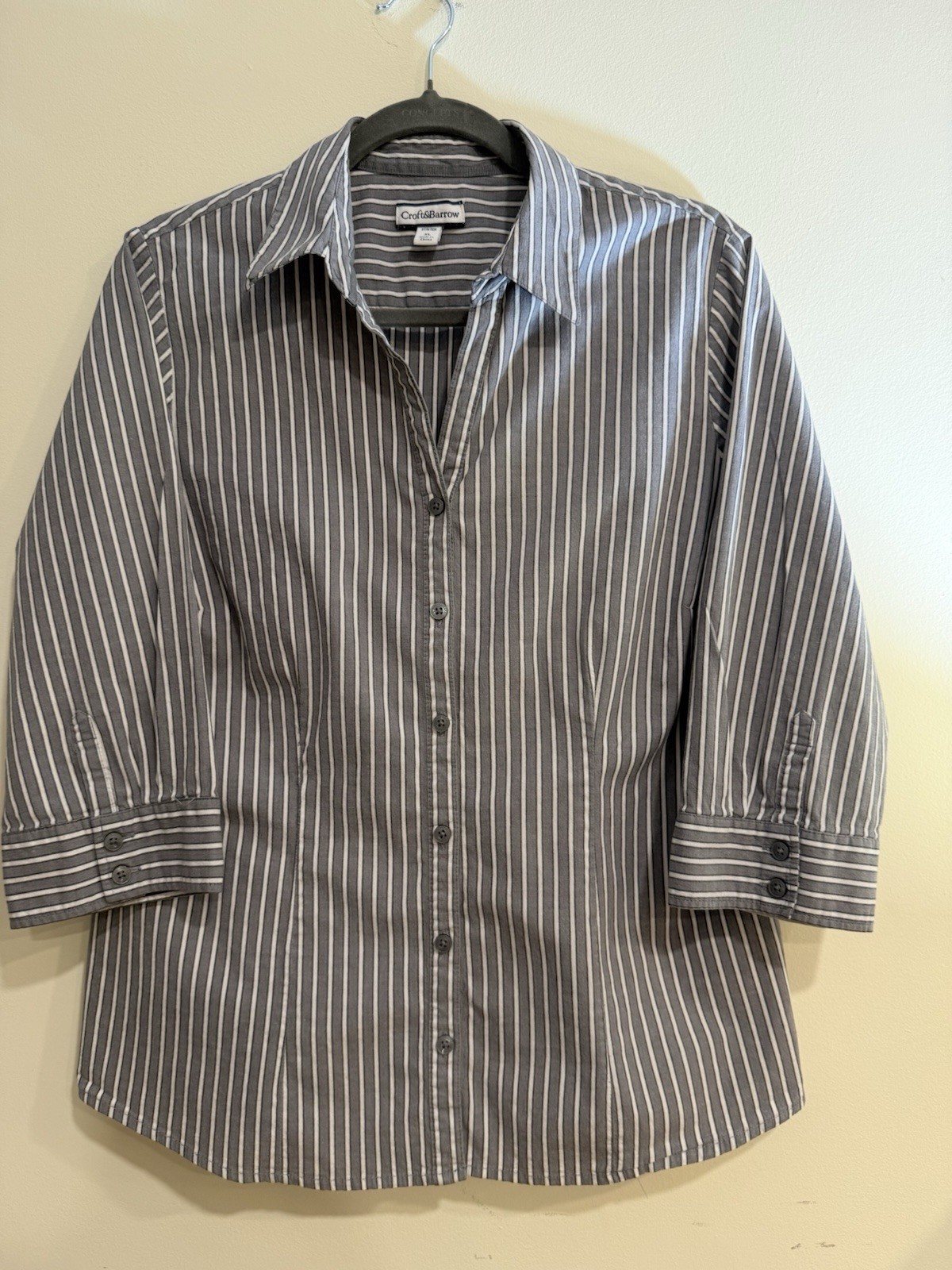 Classic Croft & Barrow Women XL Gray/White Striped Stretch 3/4 Sleeve Button-Up
