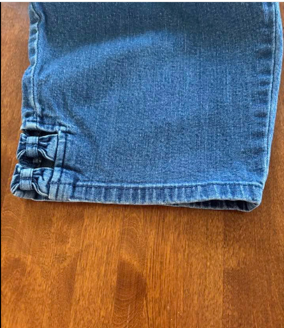 Croft & Barrow Womens Stretch Blue Jean Capris Size M – With Bow detail