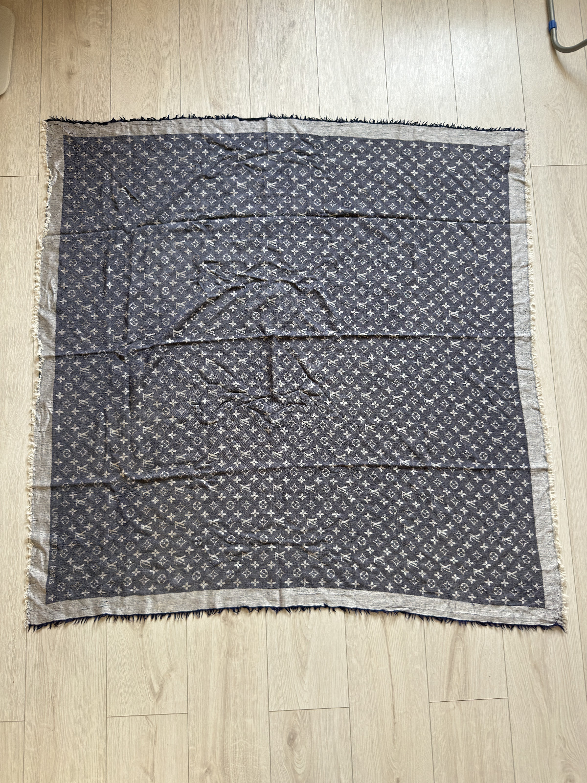louis vuitton monogram shawl