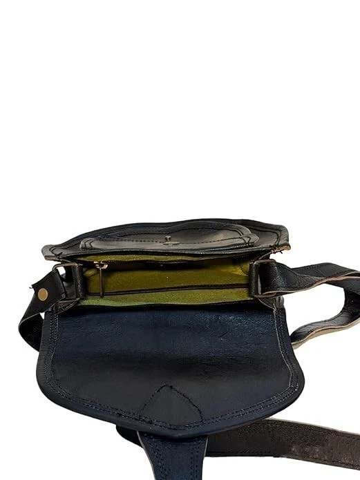 Women Vintage Looking Leather Messenger Bag Handmade Purse Cross Body (Black)