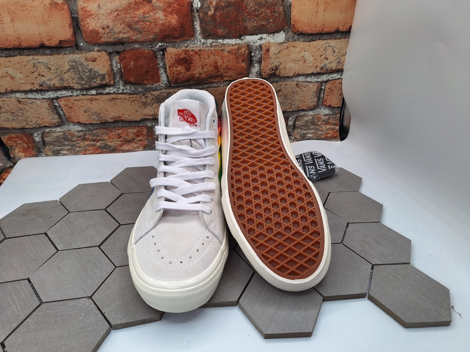 Vans Skate Sk8-Hi Top Pride Men Sz 9 White Rainbow LGBTQ+ Sneaker Parade Shoe