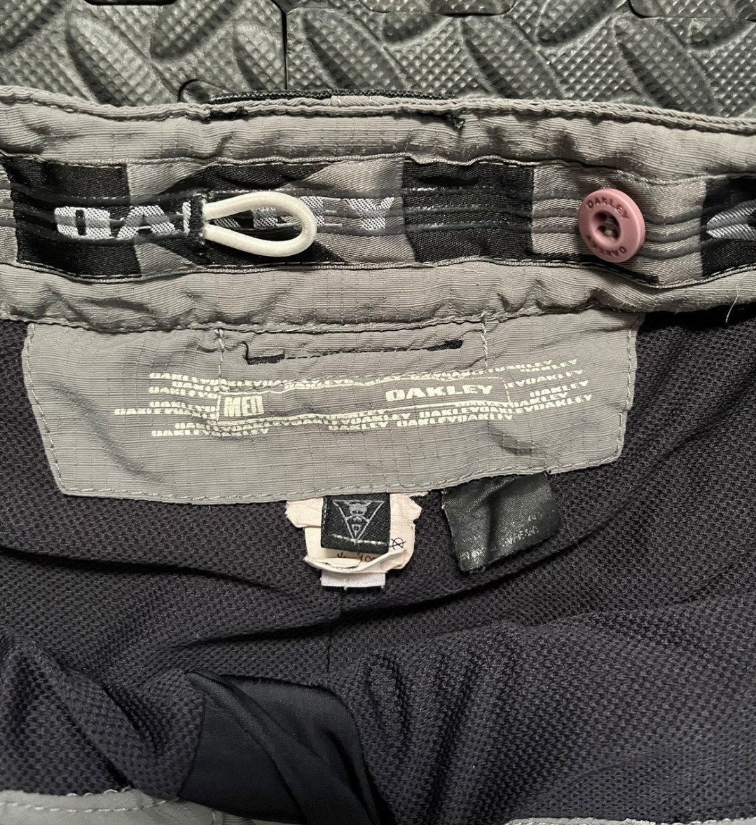 Vintage Oakley Software Gray Cargo Shorts With Multi Vent Zippers Size Medium