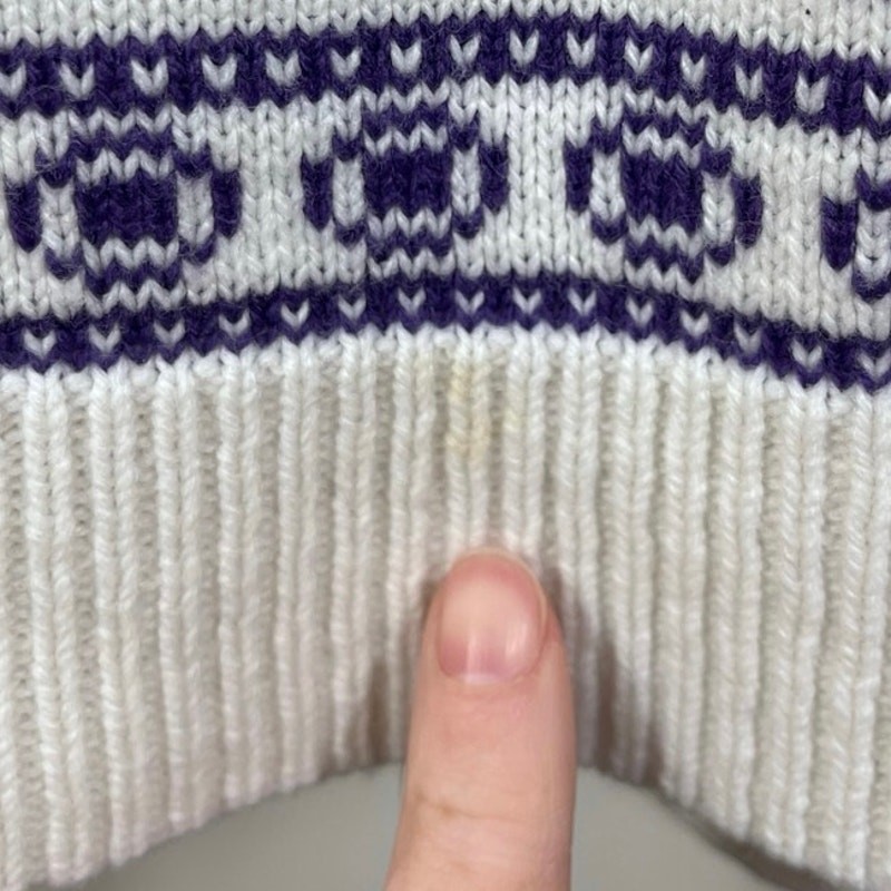 World Trade Knits Women’s Vintage Sweater White purple green S SEE DESCRIPTION