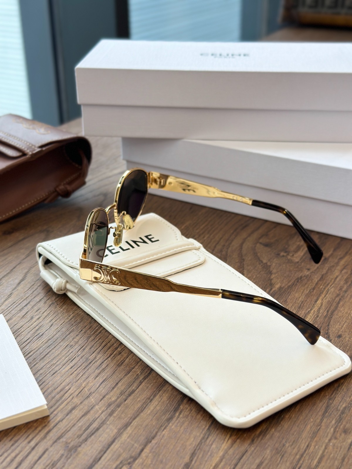 NEW Metal Triomphe Celine CL40235U Gold/Green Lens Oval Women’s Sunglasses
