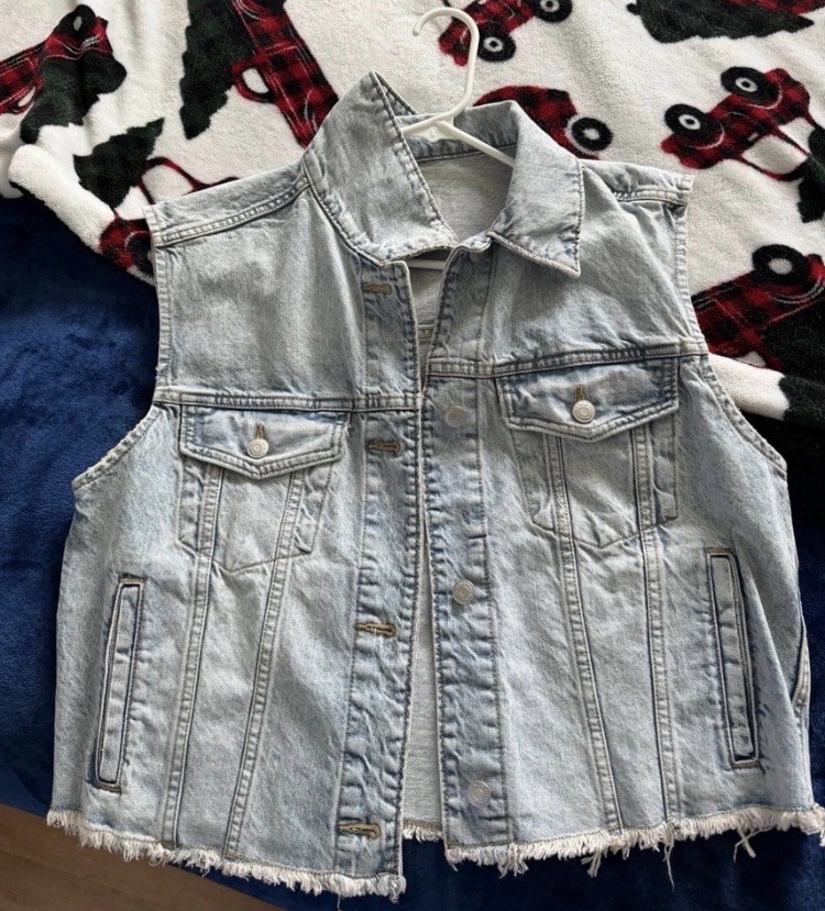 Wild Fable Women’s Light Wash Denim Vest Button Front Collared Pockets S