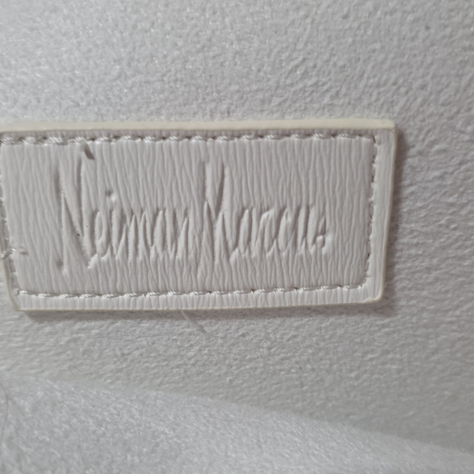 Neiman Marcus White Large Tote Bag, Double Handles, Inner Pockets, Stitched