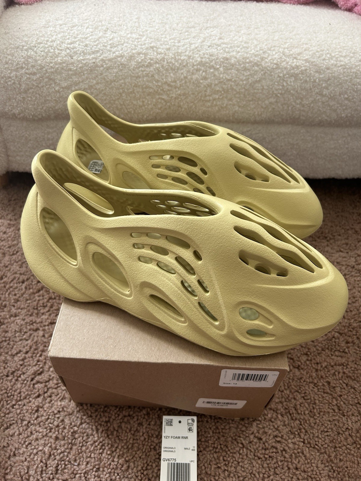 Yeezy Foam RNNRS Sulfur Men’s Size 12, Brand New