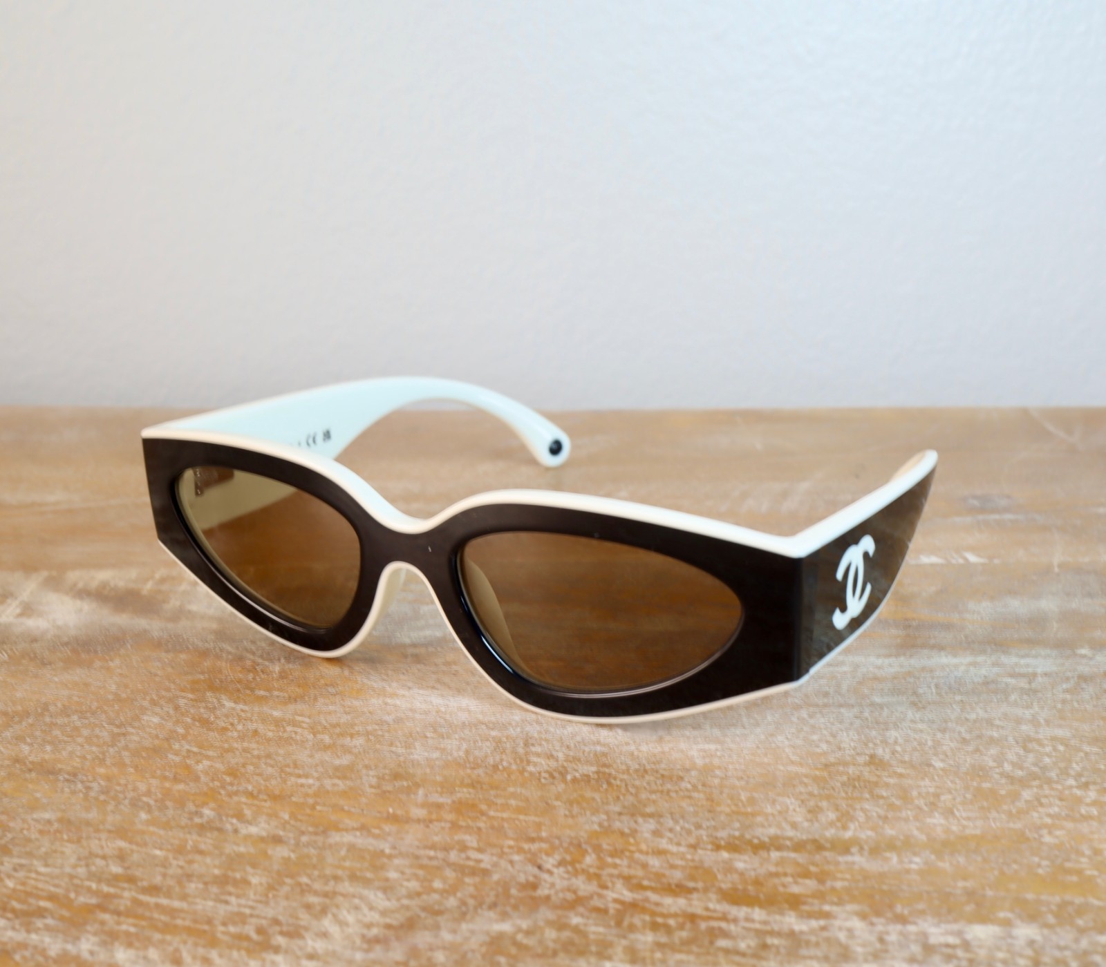 CHANEL 6056 Urban Vintage Cat Eye Sunglasses 54mm Black&White/Beige Lens 100% UV