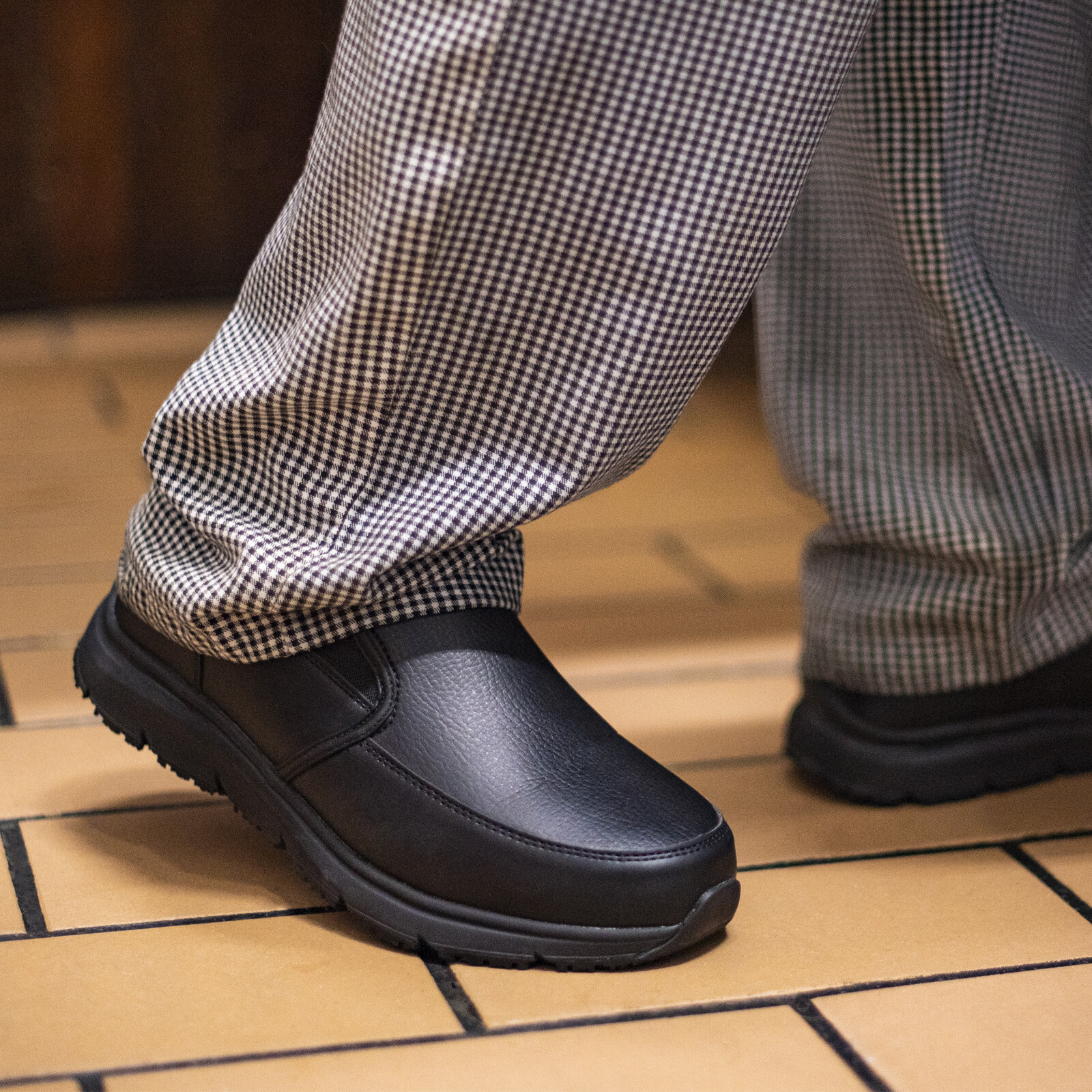 HISEA Men Non Slip Food Service Shoes Water Resistant Chef Health Care Work Shoe