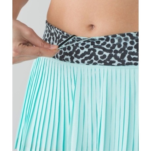 LULULEMON Pleat To Street Skirt II Tranquil Blue/Black Women Size 6 Activewear