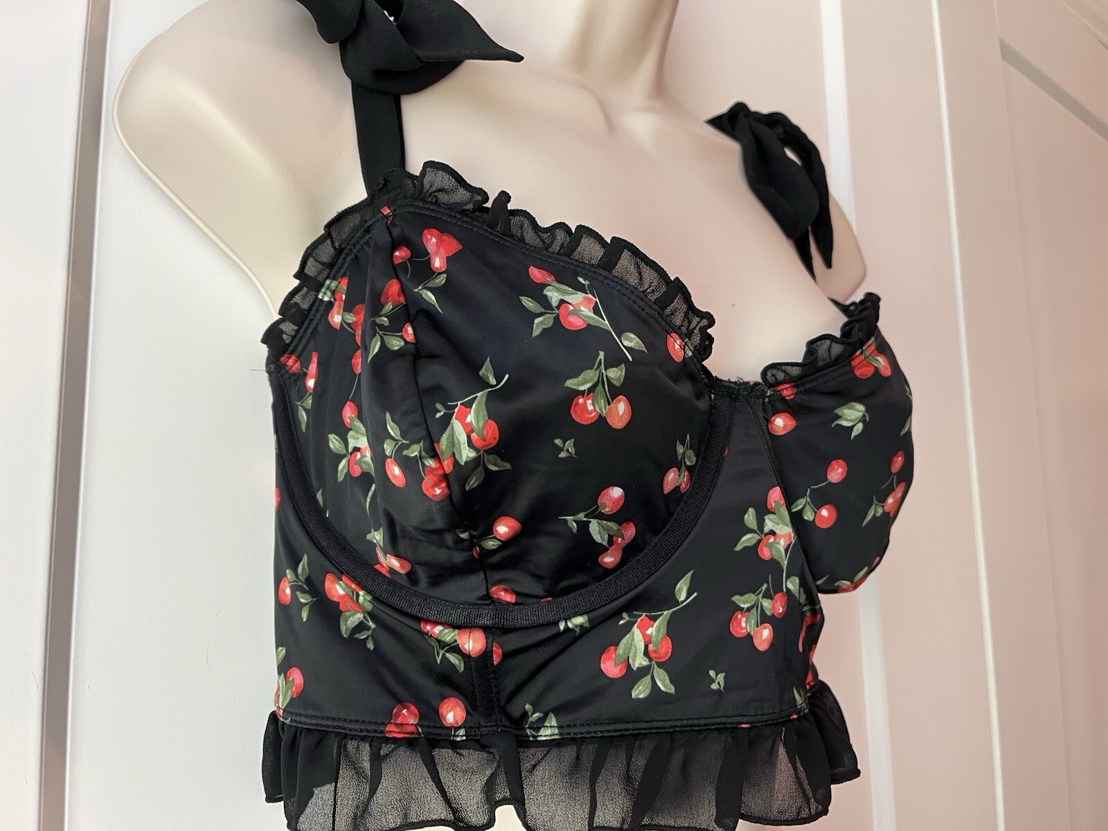 Torrid Size 2 Black Bra Red Cherries Black Straps & Shoulder Bows Adjustable