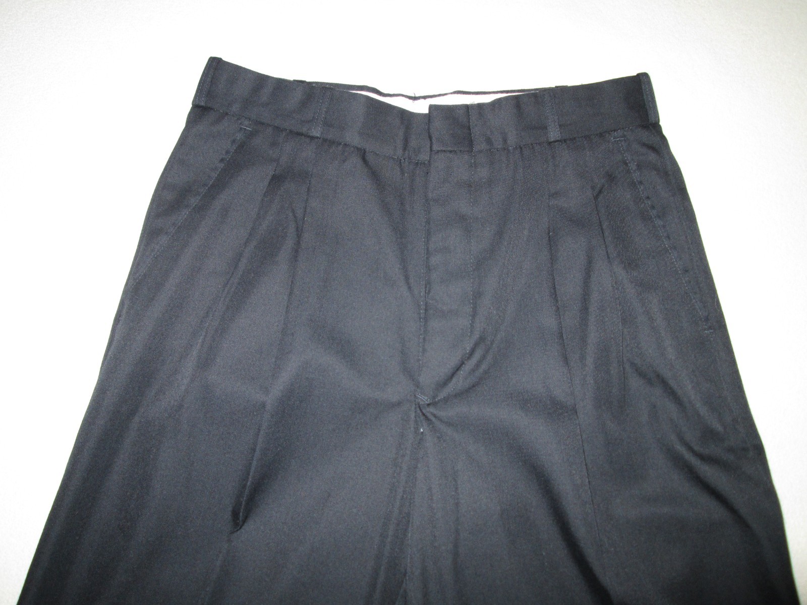 MARIO BELLUCCI MEN’S PLEATED DRESS PANTS – 30/36 – PRE-OWNED