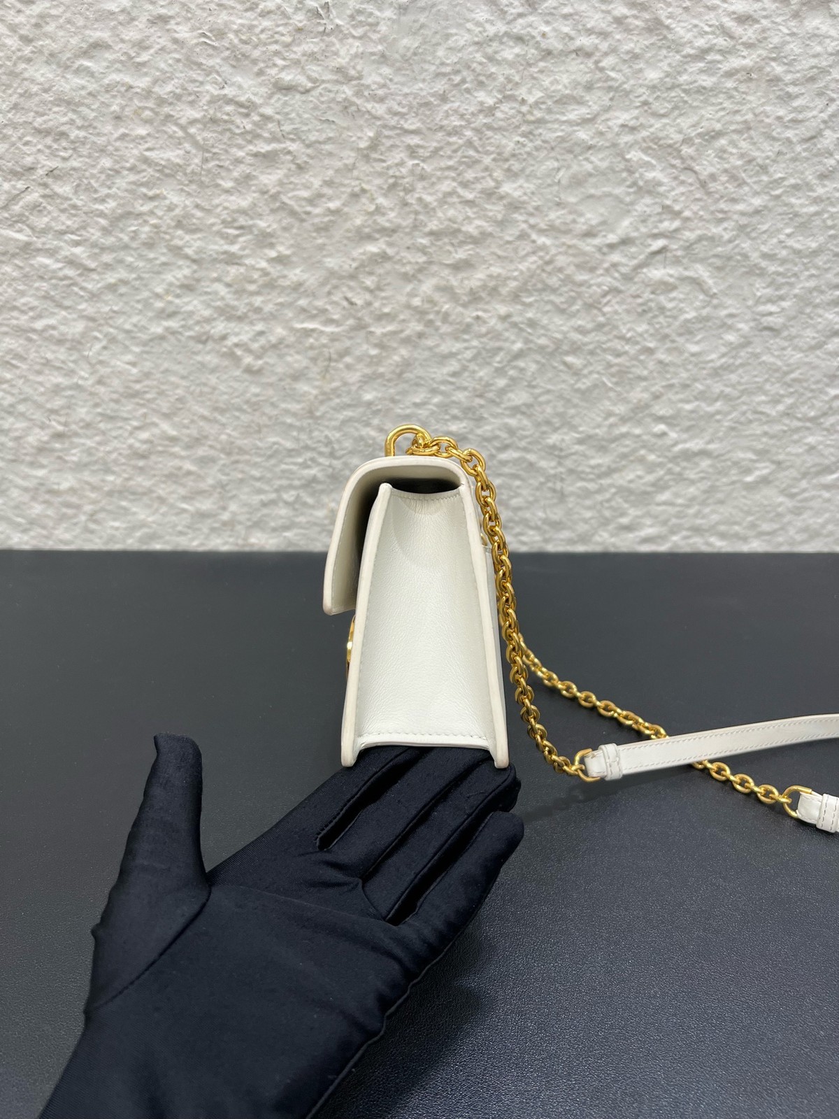 Dior Pre-Owned Authentic Chain Bag Cream 21x6x12cm Free Tracked Shipping