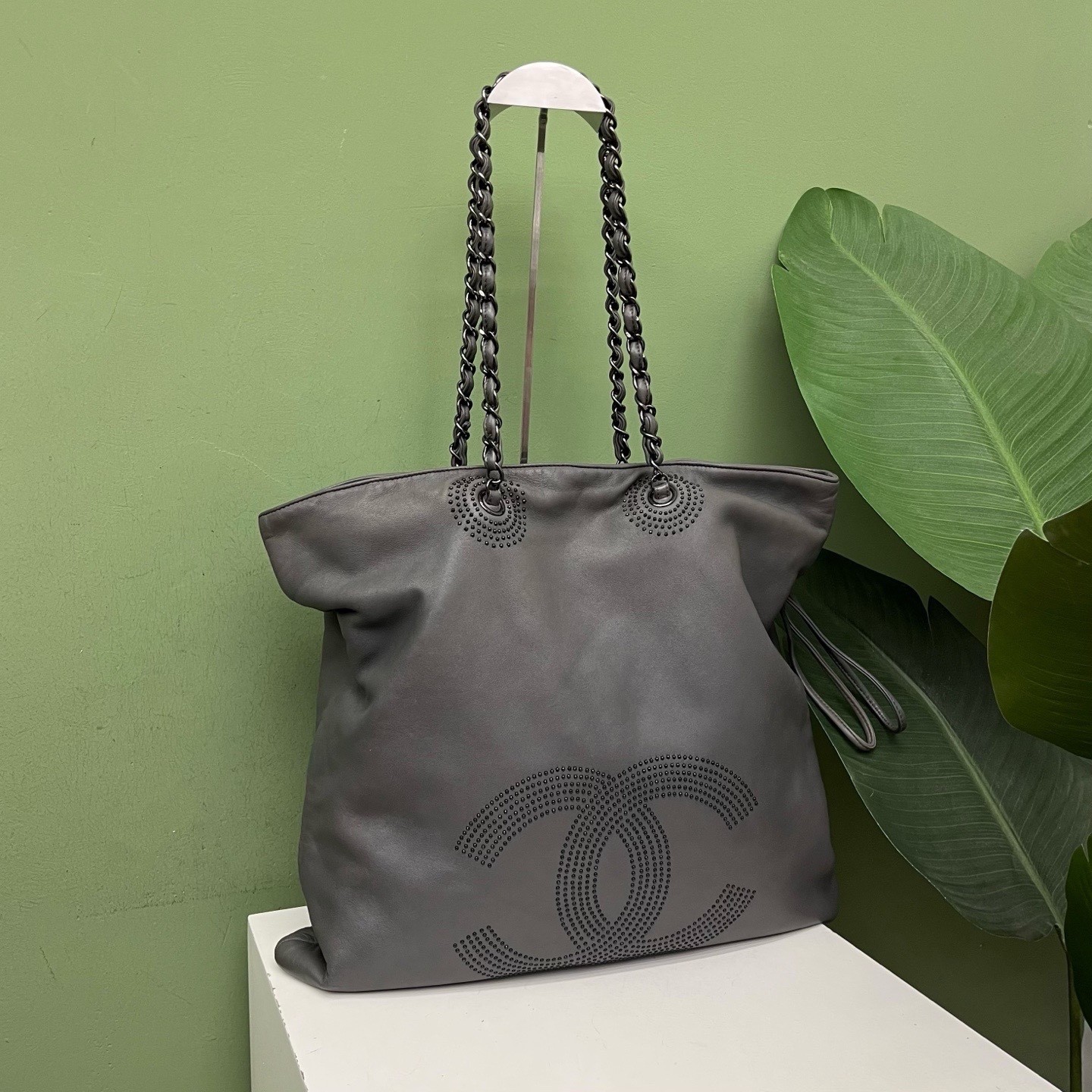 Chanel Pre-Owned Authentic Luxury Handbag 45*39*2 Free Tracked Shipping
